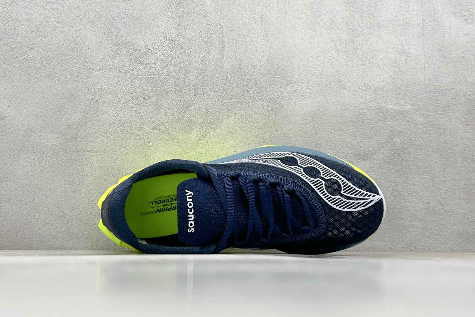 终端放店
YB版 Saucony Triumph PRO 4 旗舰级缓震型跑鞋
更换板材PWRRUN