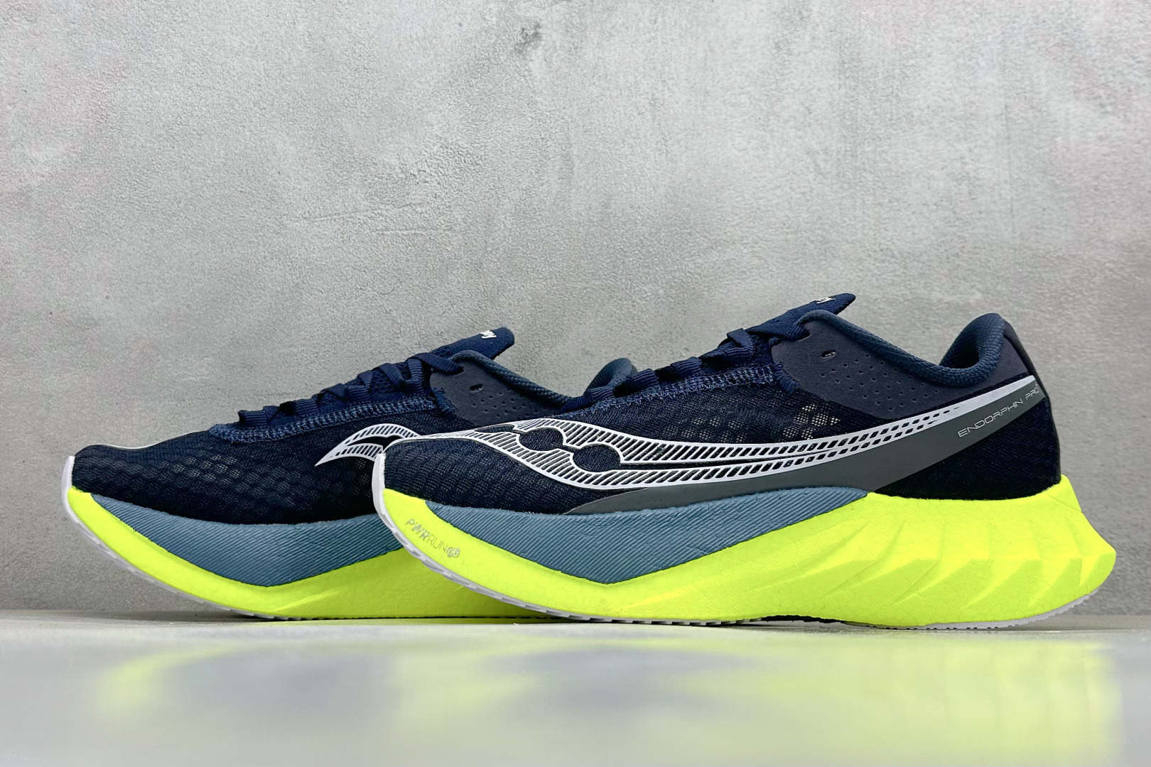 终端放店
YB版 Saucony Triumph PRO 4 旗舰级缓震型跑鞋
更换板材PWRRUN