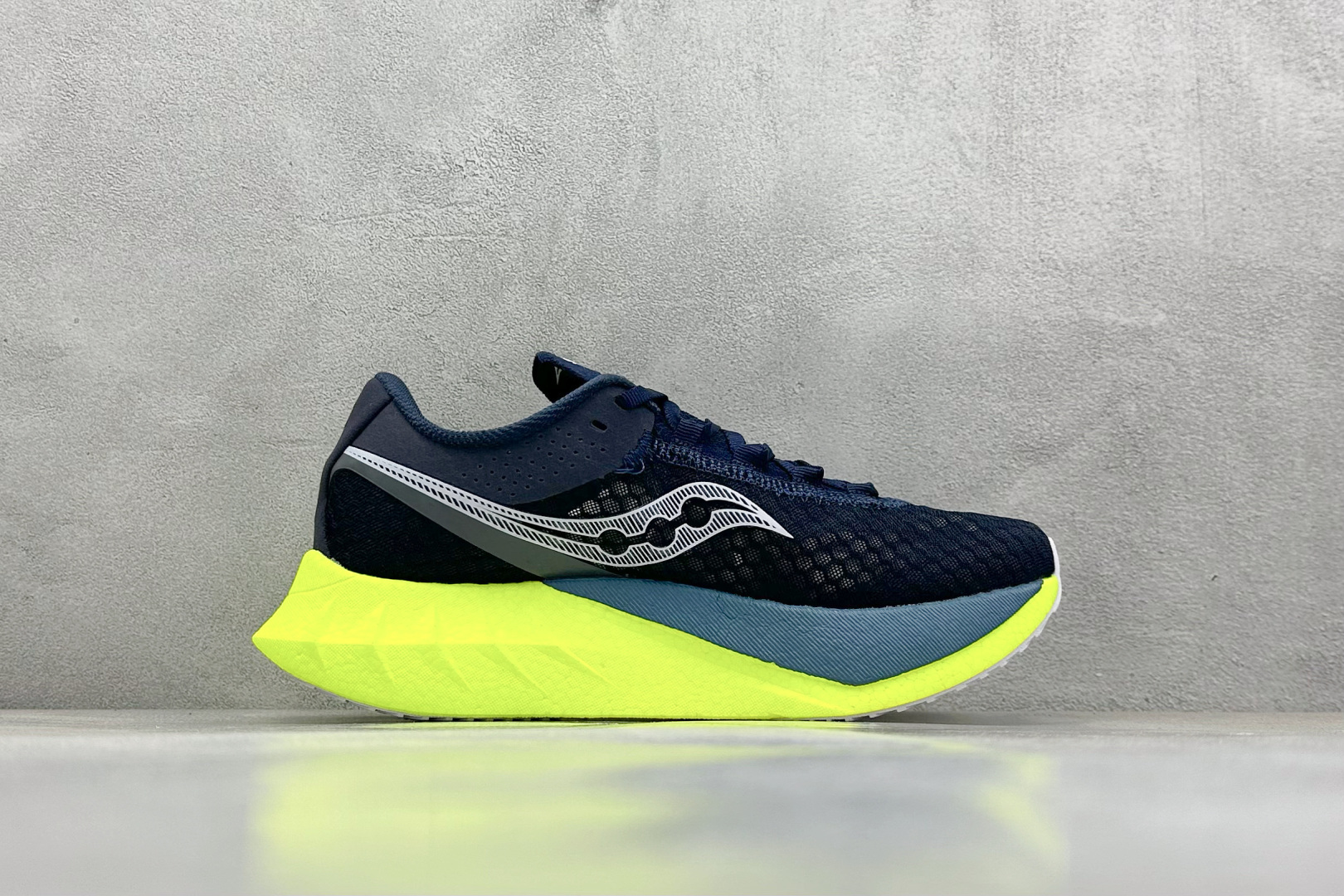 终端放店
YB版 Saucony Triumph PRO 4 旗舰级缓震型跑鞋
更换板材PWRRUN