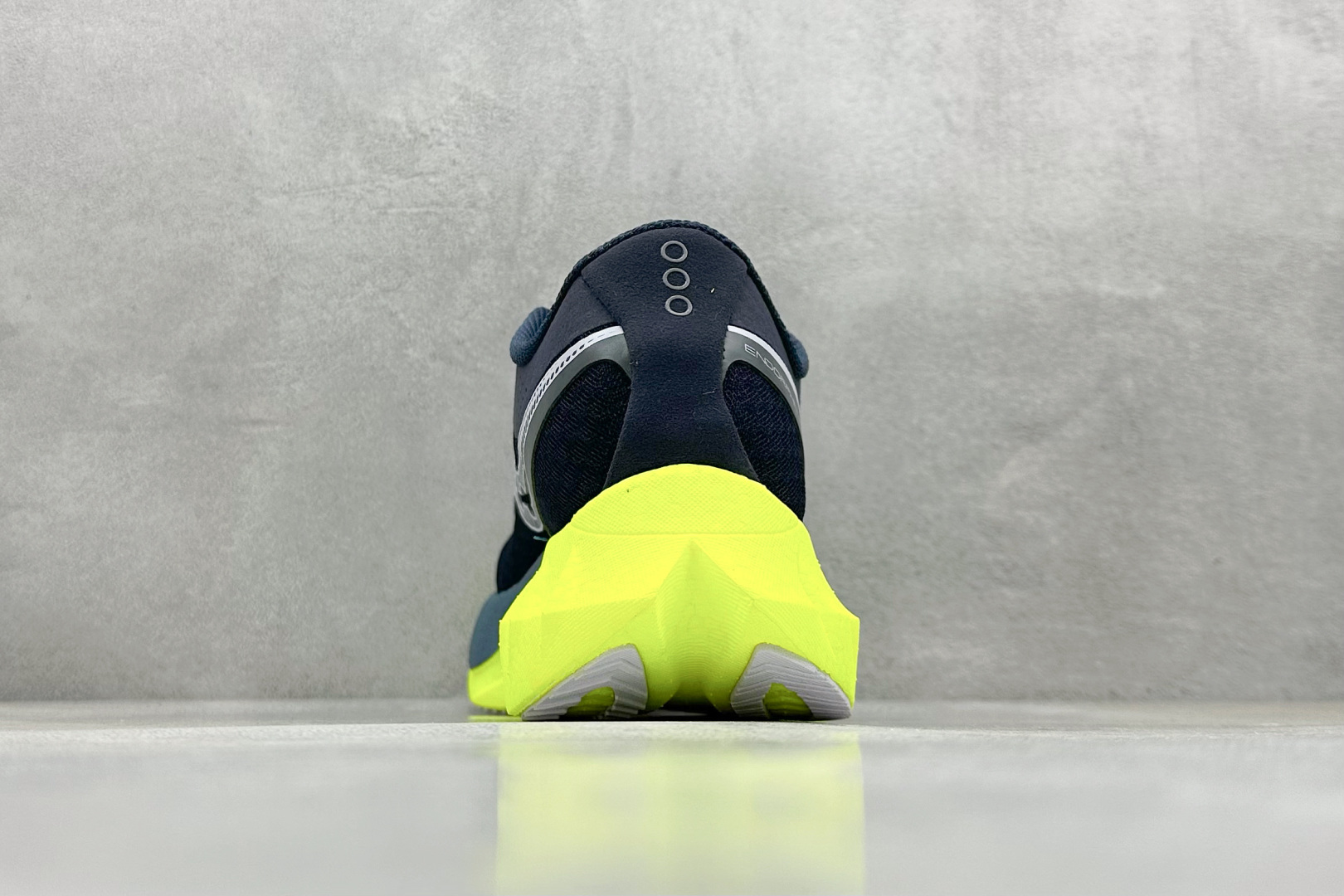 终端放店
YB版 Saucony Triumph PRO 4 旗舰级缓震型跑鞋
更换板材PWRRUN