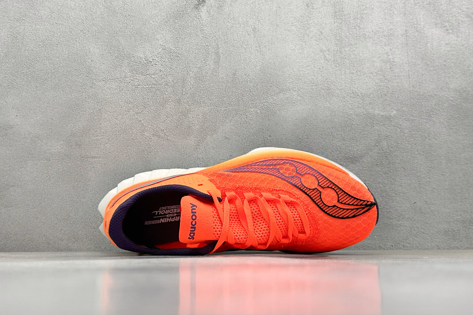 终端放店
YB版 Saucony Triumph PRO 4 旗舰级缓震型跑鞋
更换板材PWRRUN