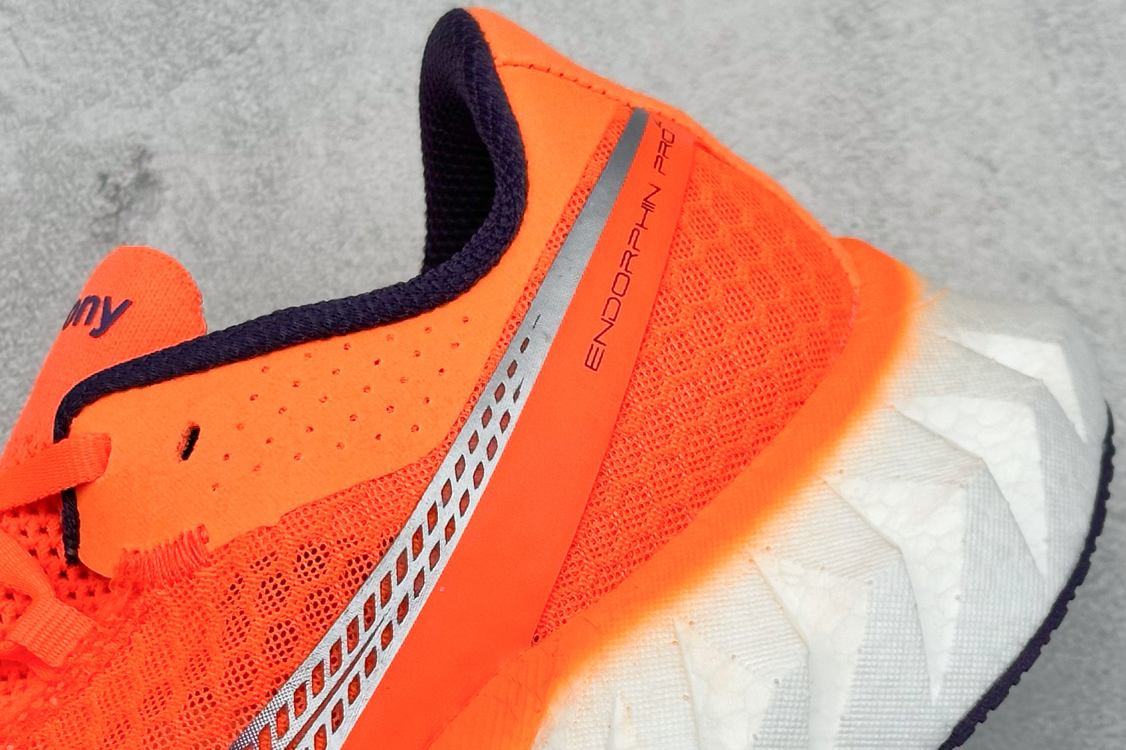 终端放店
YB版 Saucony Triumph PRO 4 旗舰级缓震型跑鞋
更换板材PWRRUN
