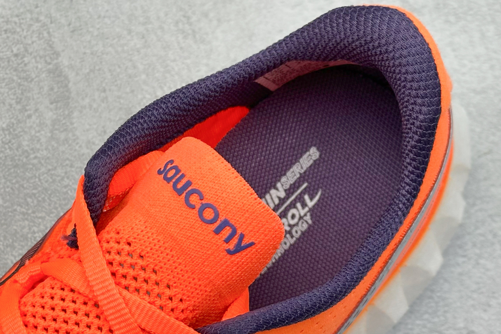 终端放店
YB版 Saucony Triumph PRO 4 旗舰级缓震型跑鞋
更换板材PWRRUN