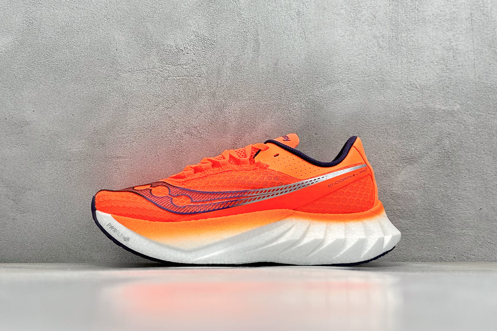 终端放店
YB版 Saucony Triumph PRO 4 旗舰级缓震型跑鞋
更换板材PWRRUN