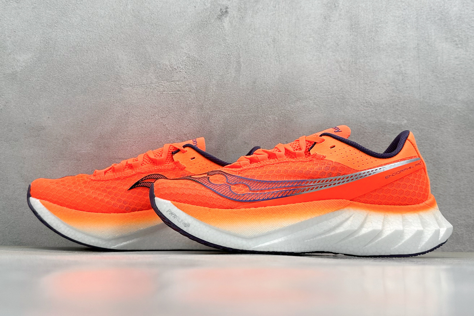 终端放店
YB版 Saucony Triumph PRO 4 旗舰级缓震型跑鞋
更换板材PWRRUN