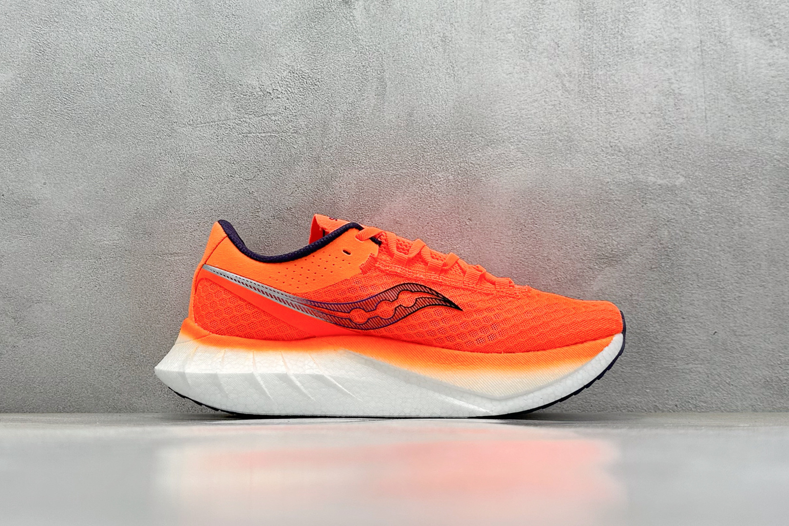 终端放店
YB版 Saucony Triumph PRO 4 旗舰级缓震型跑鞋
更换板材PWRRUN