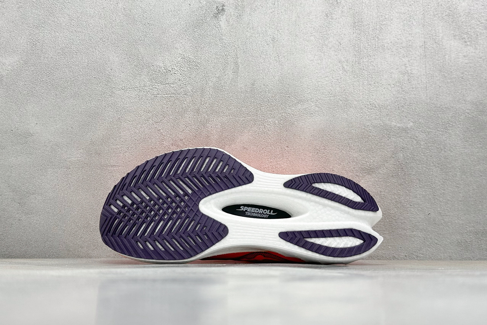 终端放店
YB版 Saucony Triumph PRO 4 旗舰级缓震型跑鞋
更换板材PWRRUN