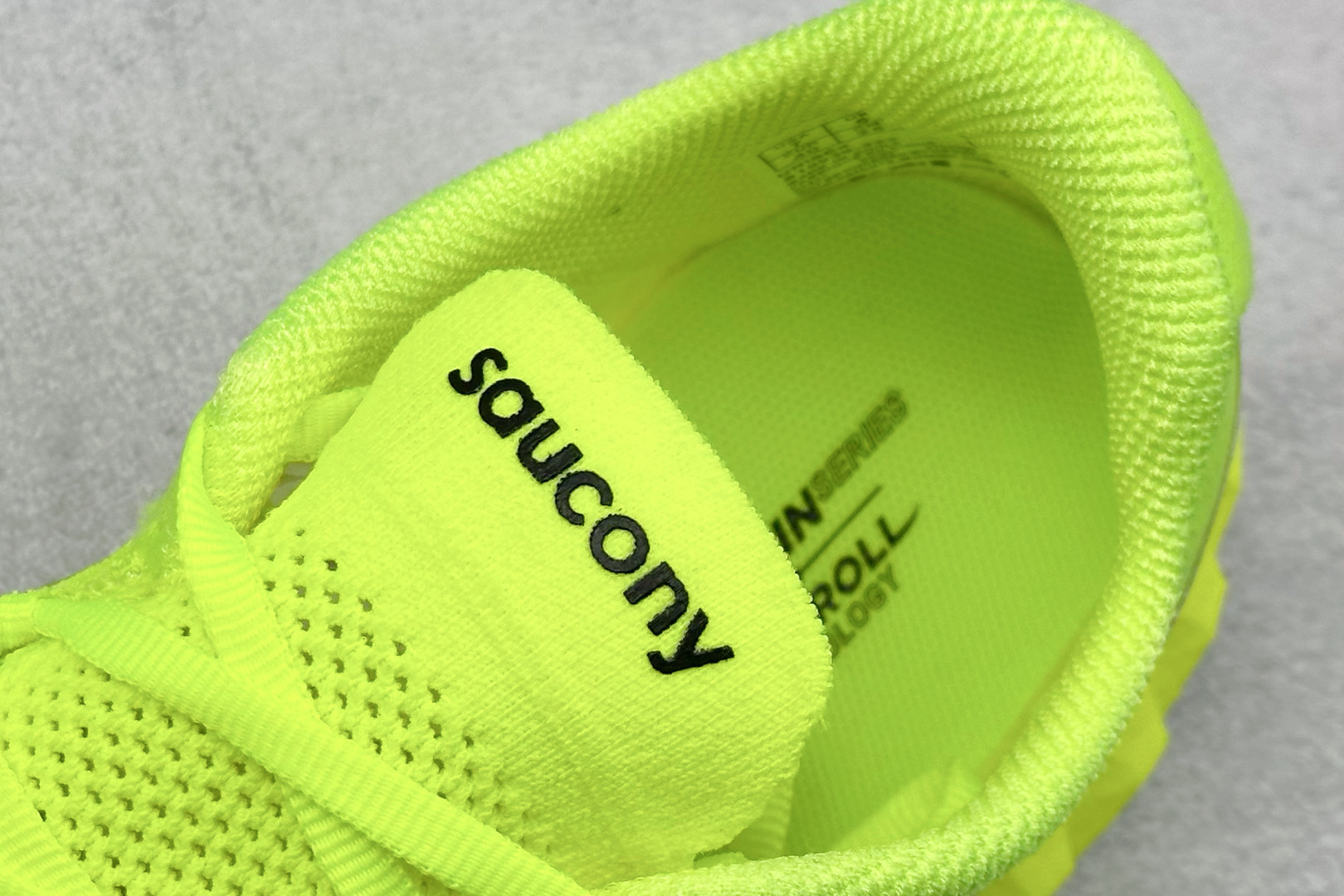 终端放店
YB版 Saucony Triumph PRO 4 旗舰级缓震型跑鞋
更换板材PWRRUN