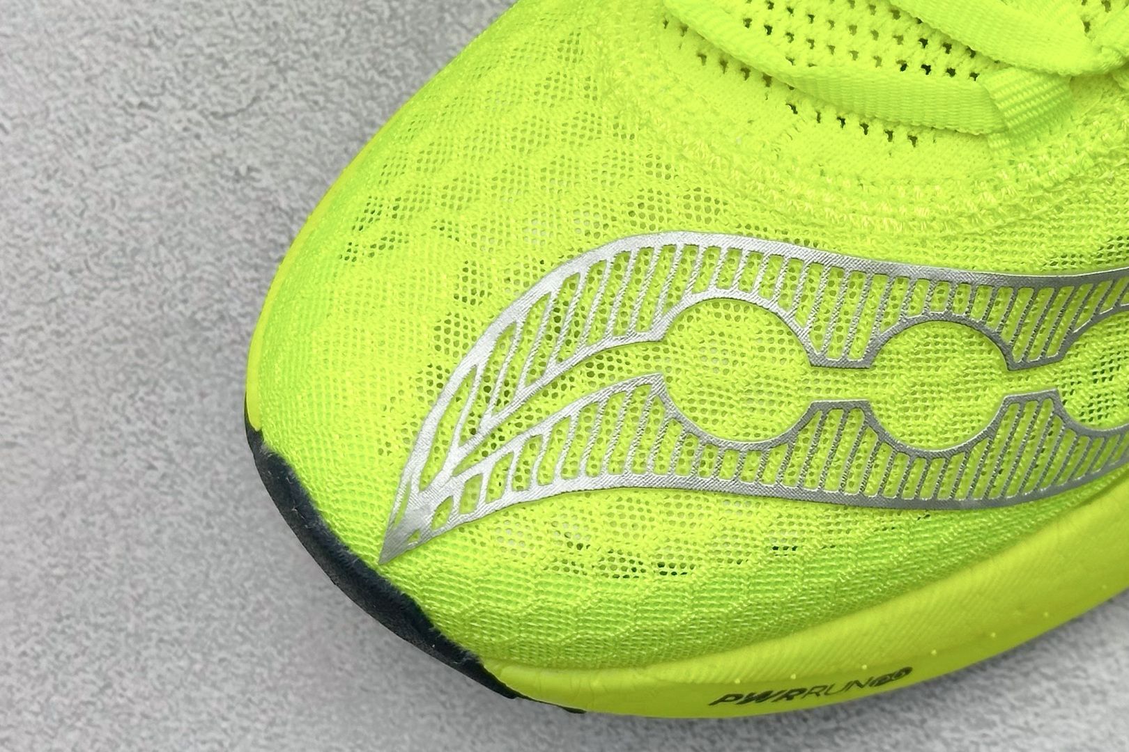 终端放店
YB版 Saucony Triumph PRO 4 旗舰级缓震型跑鞋
更换板材PWRRUN