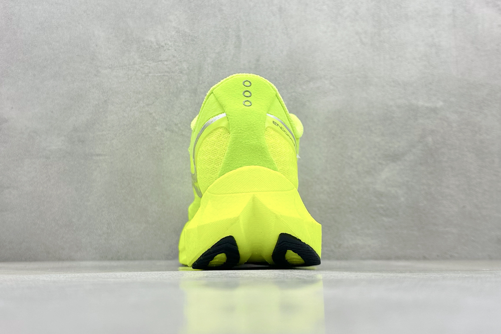 终端放店
YB版 Saucony Triumph PRO 4 旗舰级缓震型跑鞋
更换板材PWRRUN