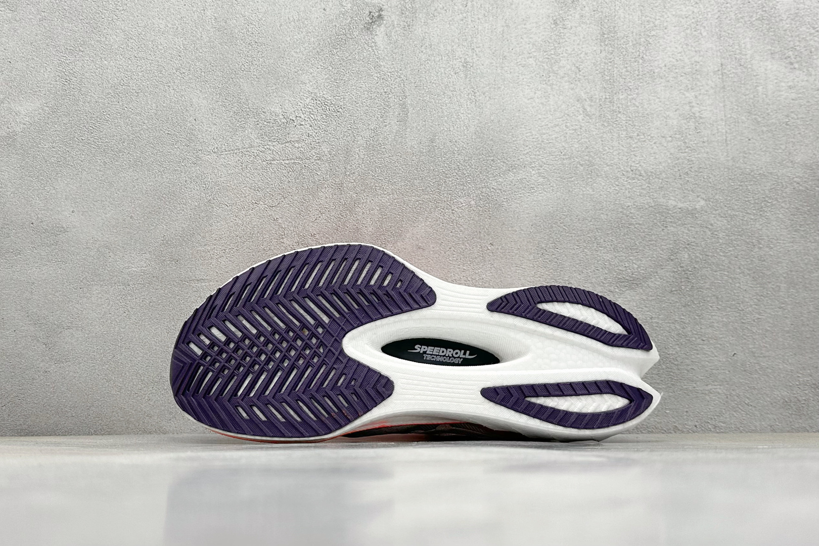 终端放店
YB版 Saucony Triumph PRO 4 旗舰级缓震型跑鞋
更换板材PWRRUN