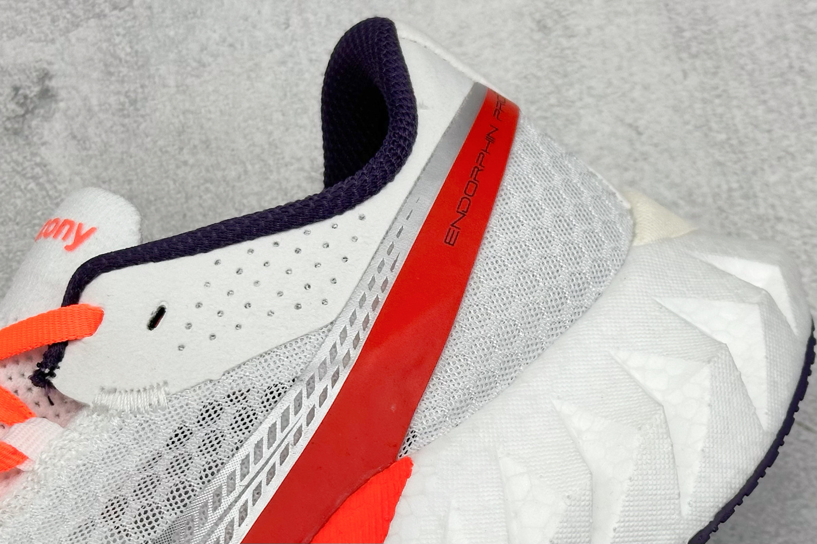 终端放店
YB版 Saucony Triumph PRO 4 旗舰级缓震型跑鞋
更换板材PWRRUN