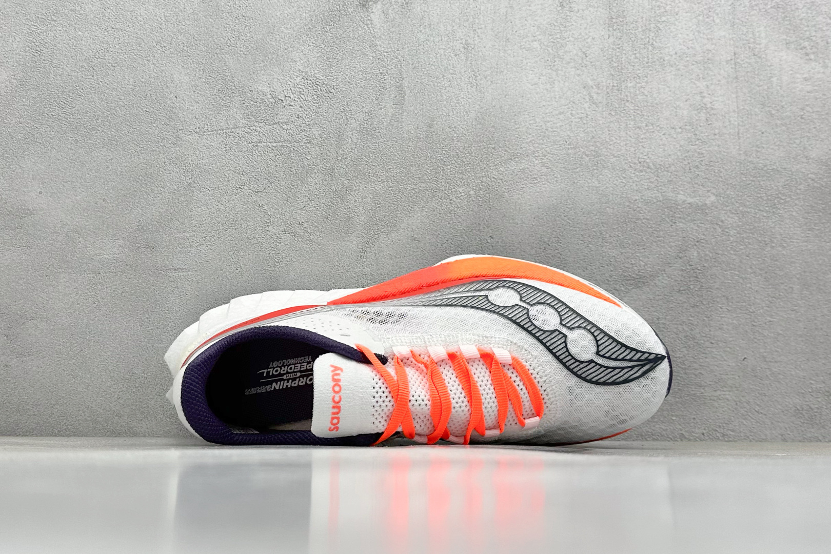 终端放店
YB版 Saucony Triumph PRO 4 旗舰级缓震型跑鞋
更换板材PWRRUN