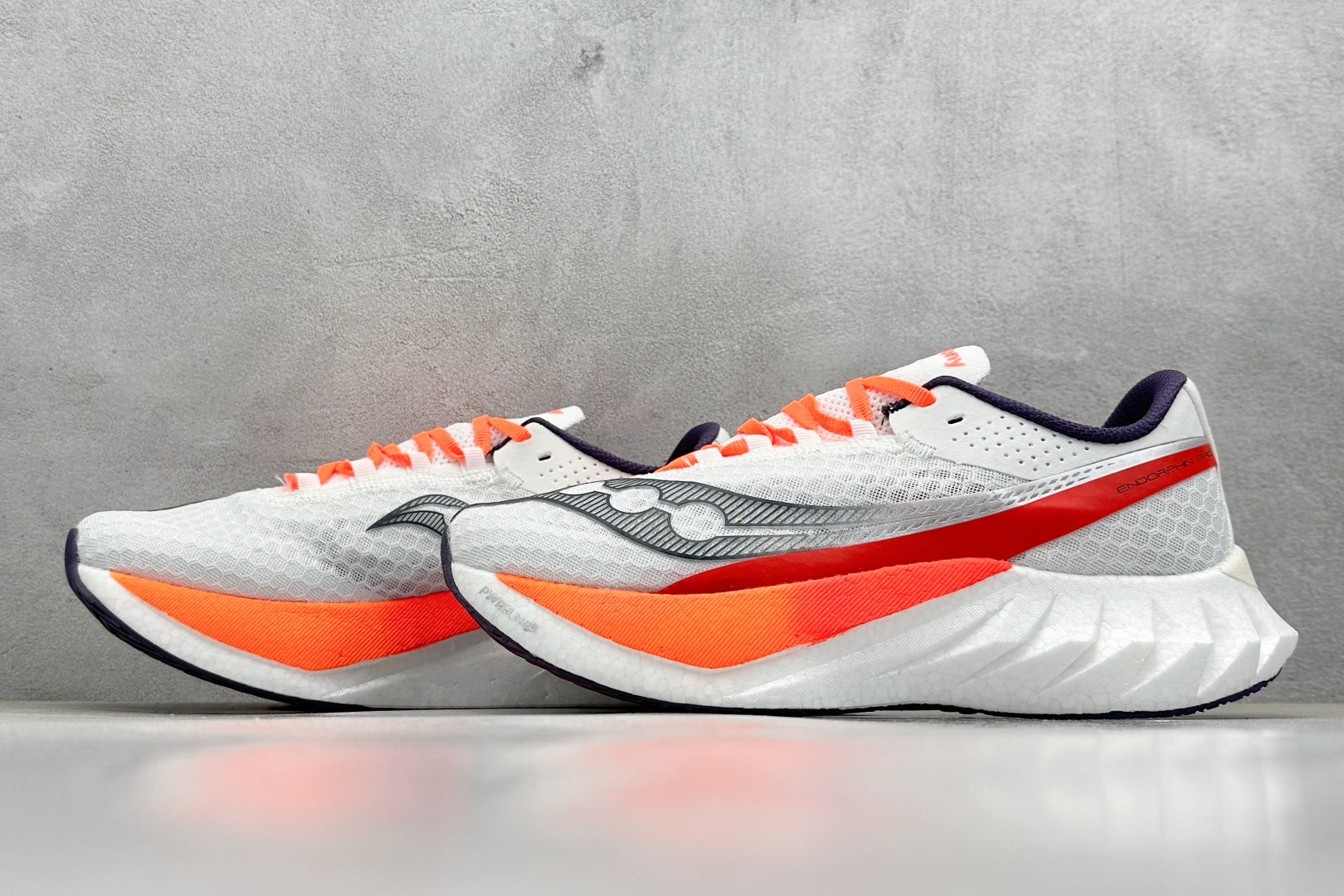 终端放店
YB版 Saucony Triumph PRO 4 旗舰级缓震型跑鞋
更换板材PWRRUN
