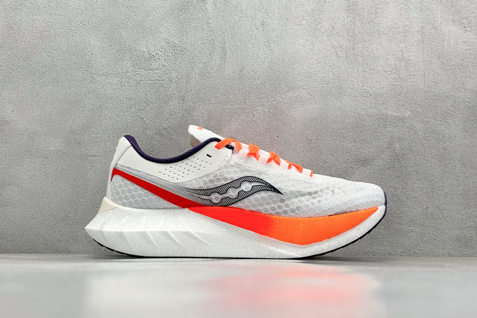 终端放店
YB版 Saucony Triumph PRO 4 旗舰级缓震型跑鞋
更换板材PWRRUN