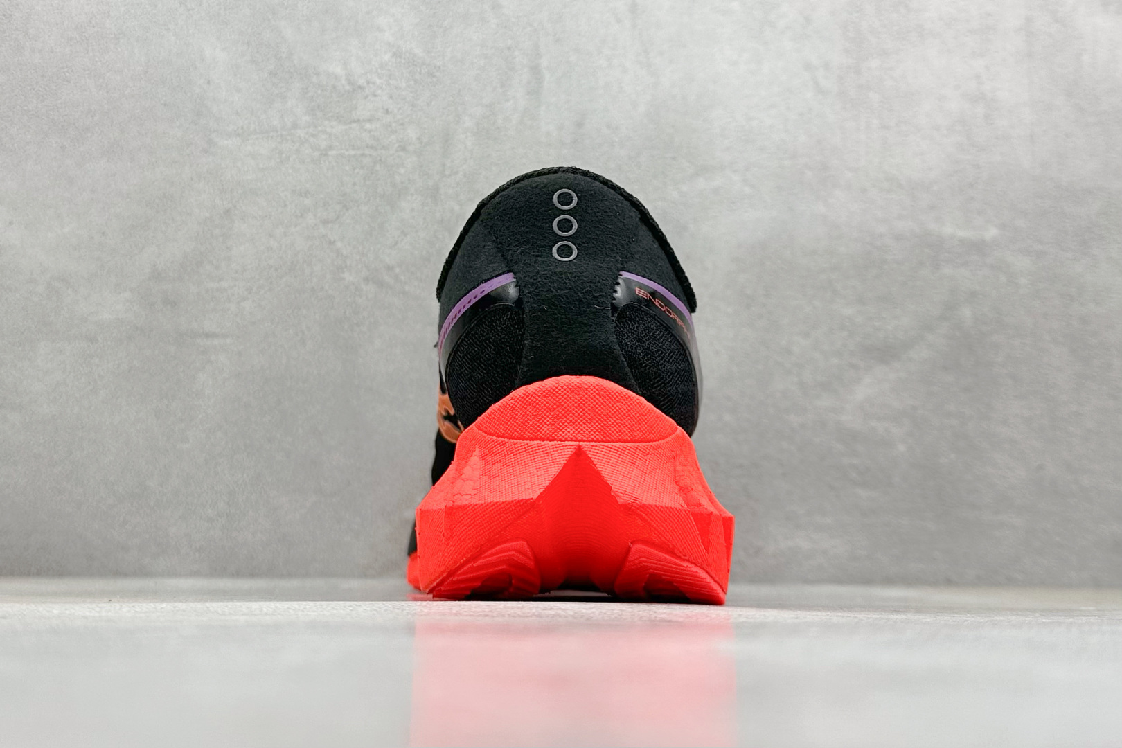 终端放店
YB版 Saucony Triumph PRO 4 旗舰级缓震型跑鞋
更换板材PWRRUN