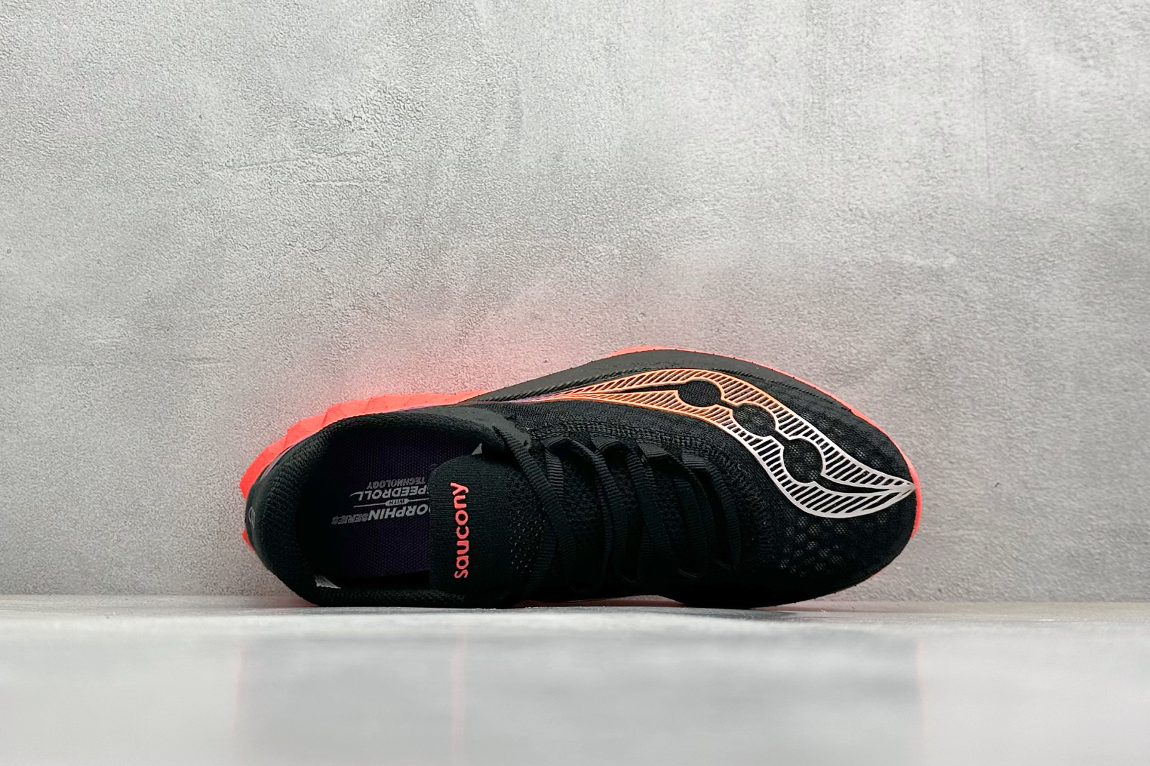 终端放店
YB版 Saucony Triumph PRO 4 旗舰级缓震型跑鞋
更换板材PWRRUN