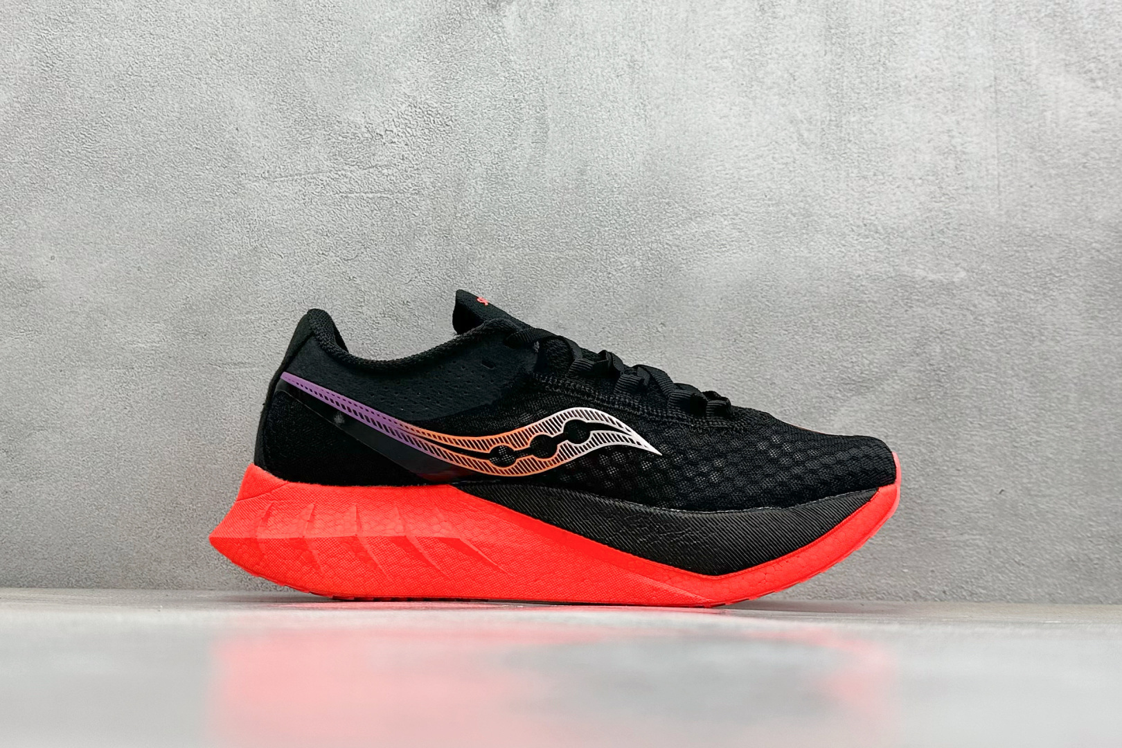 终端放店
YB版 Saucony Triumph PRO 4 旗舰级缓震型跑鞋
更换板材PWRRUN