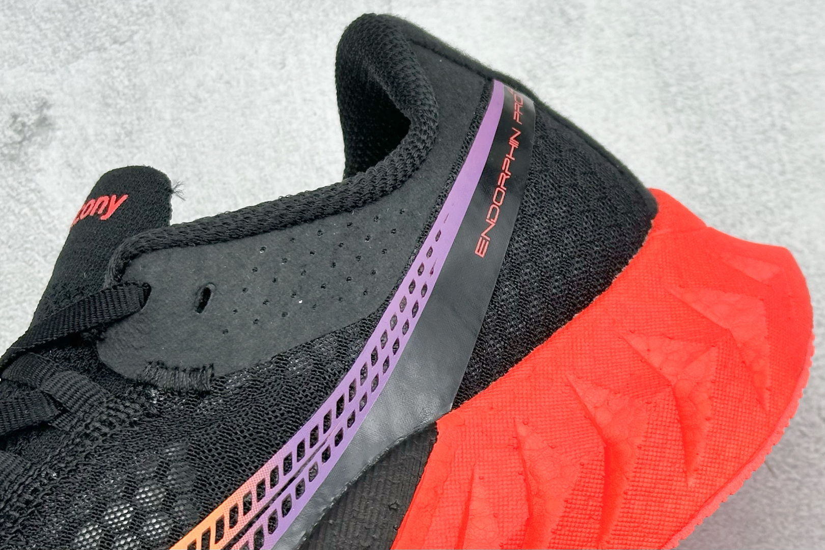 终端放店
YB版 Saucony Triumph PRO 4 旗舰级缓震型跑鞋
更换板材PWRRUN