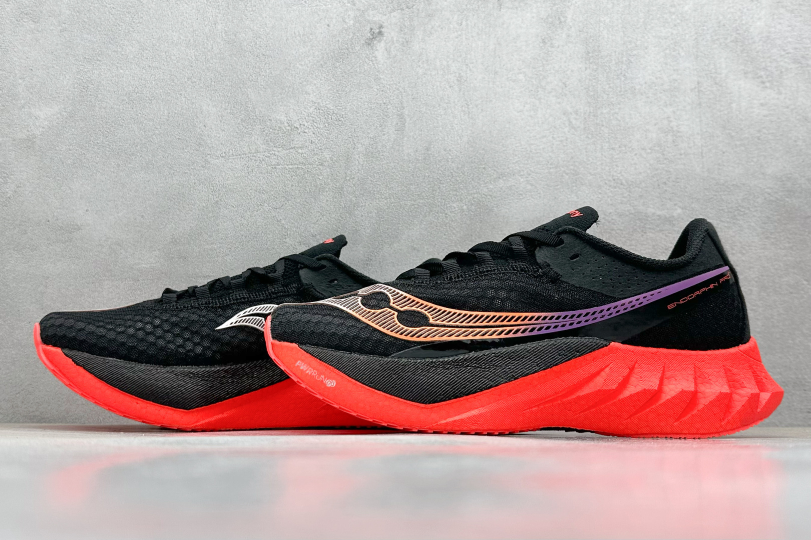 终端放店
YB版 Saucony Triumph PRO 4 旗舰级缓震型跑鞋
更换板材PWRRUN