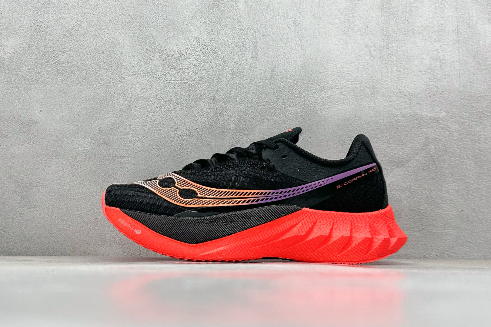 终端放店
YB版 Saucony Triumph PRO 4 旗舰级缓震型跑鞋
更换板材PWRRUN