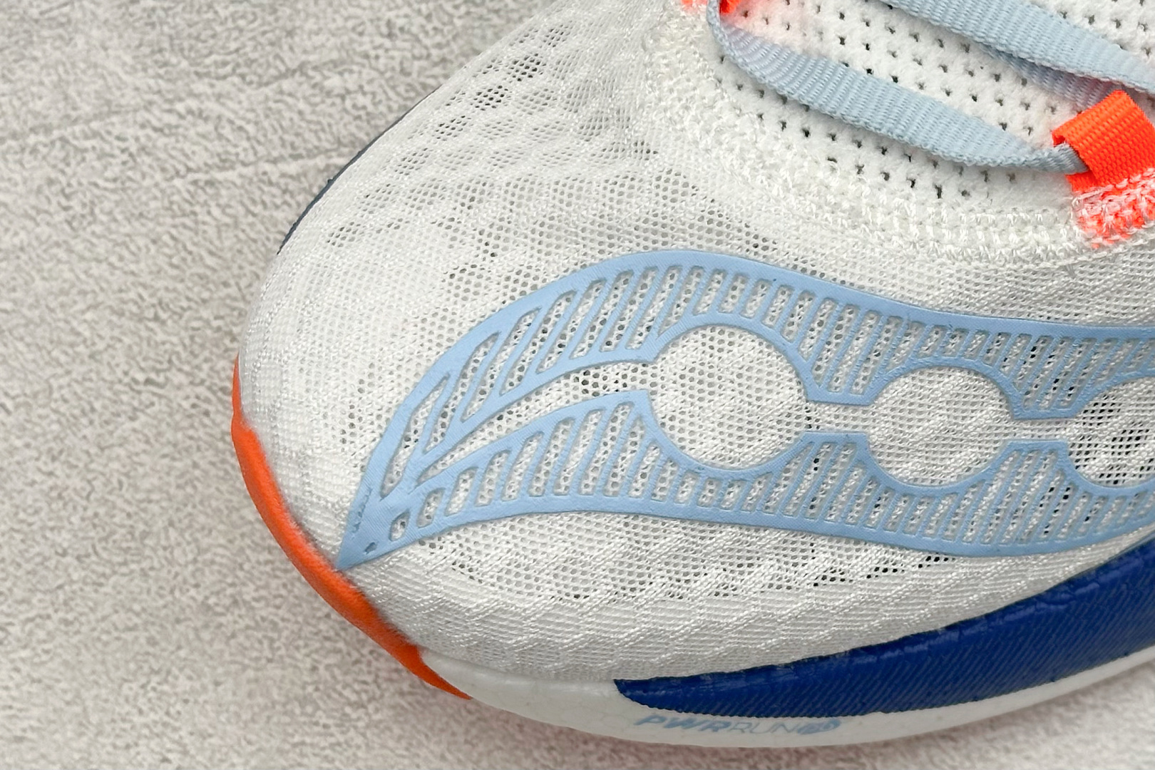 终端放店
YB版 Saucony Triumph PRO 4 旗舰级缓震型跑鞋
更换板材PWRRUN