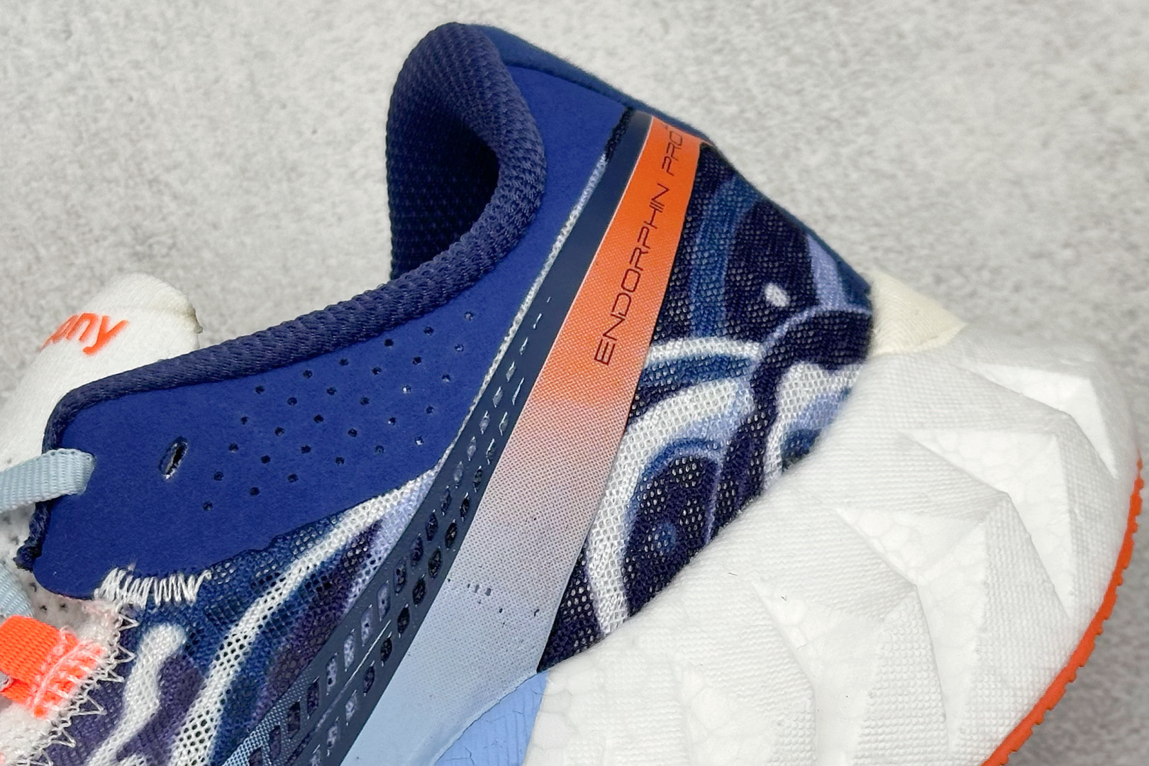 终端放店
YB版 Saucony Triumph PRO 4 旗舰级缓震型跑鞋
更换板材PWRRUN