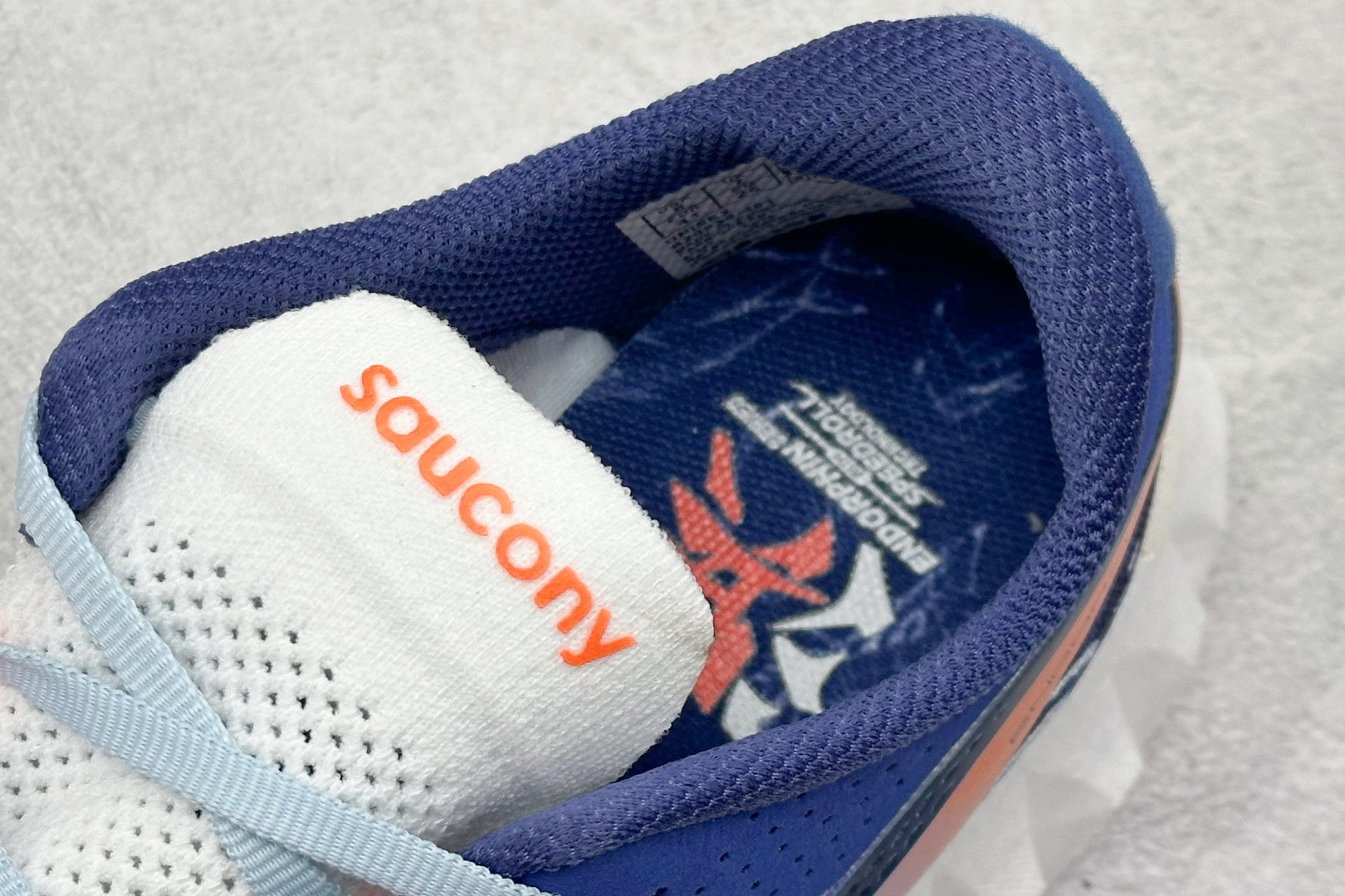 终端放店
YB版 Saucony Triumph PRO 4 旗舰级缓震型跑鞋
更换板材PWRRUN