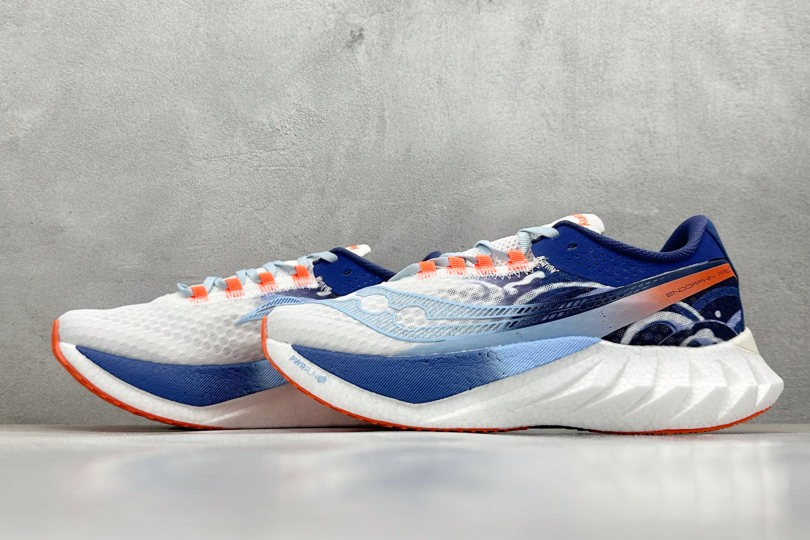 终端放店
YB版 Saucony Triumph PRO 4 旗舰级缓震型跑鞋
更换板材PWRRUN