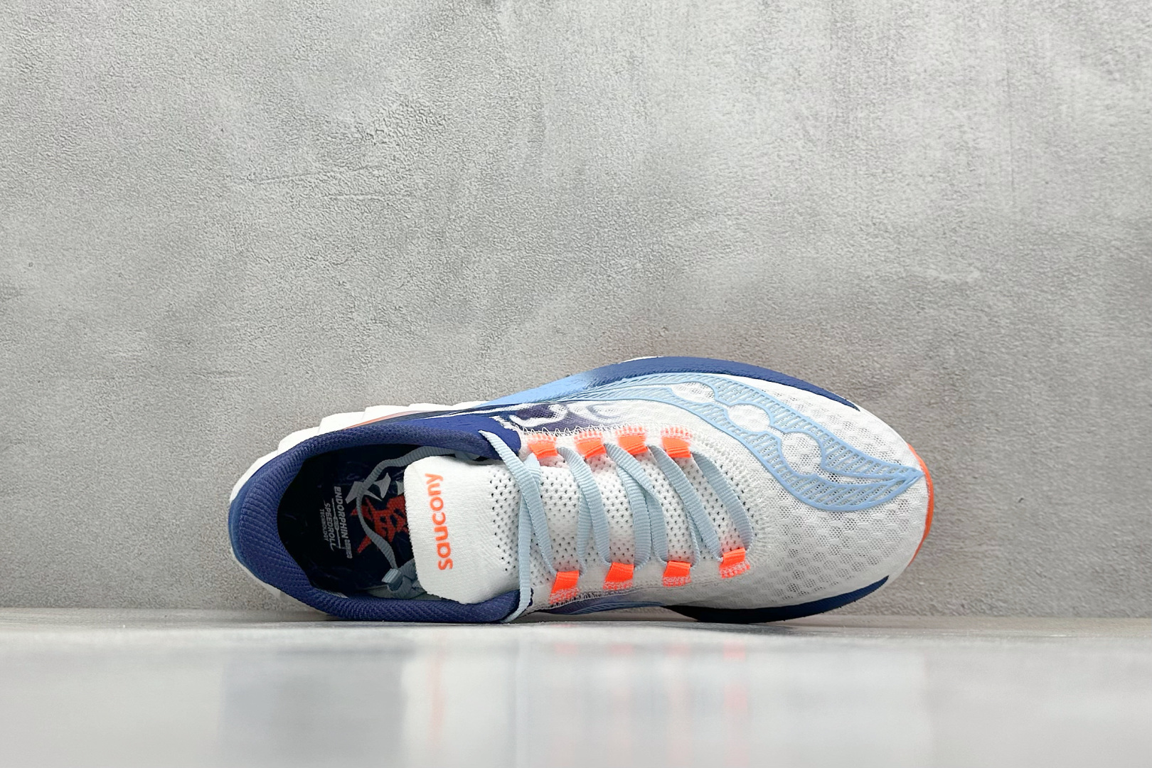 终端放店
YB版 Saucony Triumph PRO 4 旗舰级缓震型跑鞋
更换板材PWRRUN