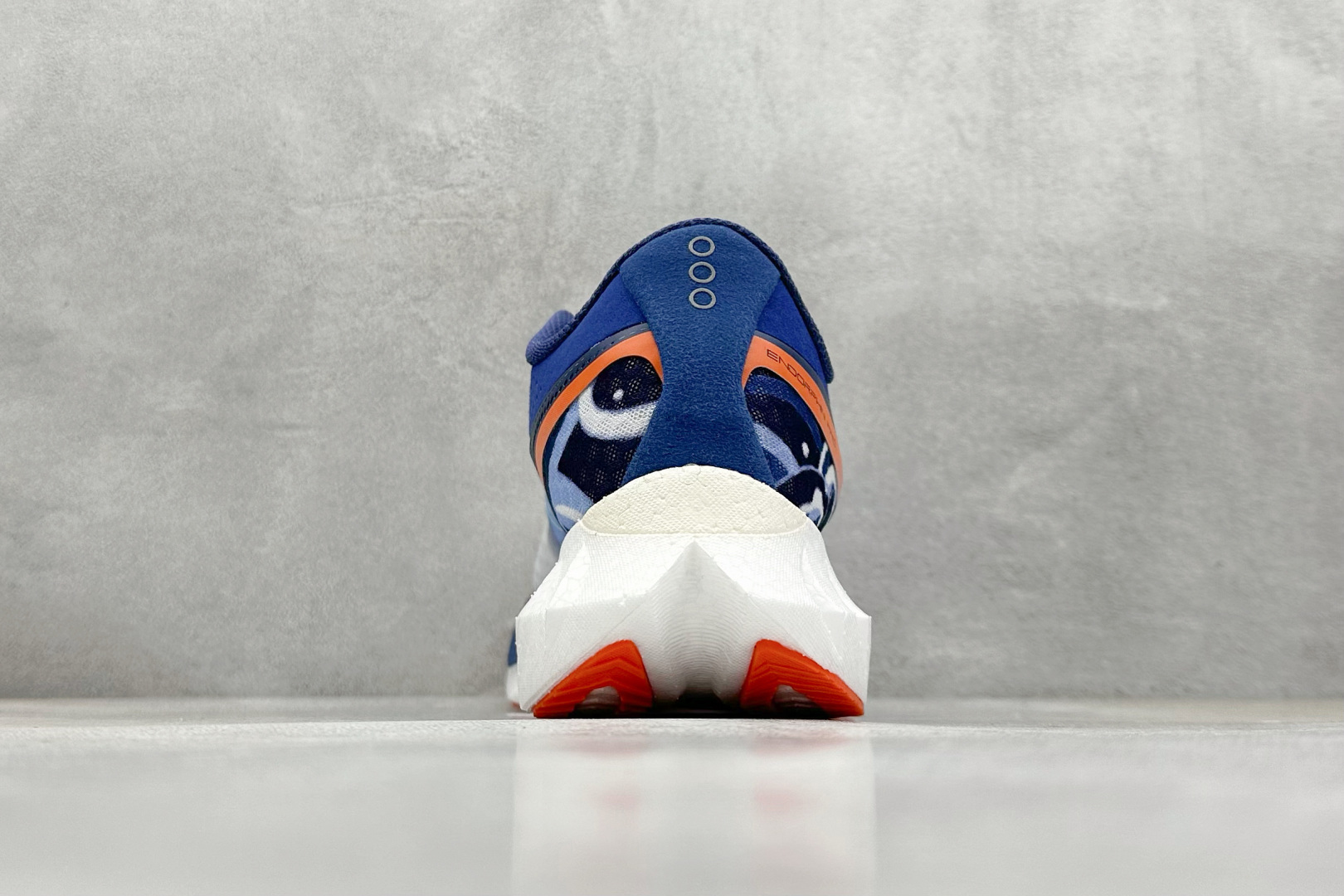 终端放店
YB版 Saucony Triumph PRO 4 旗舰级缓震型跑鞋
更换板材PWRRUN