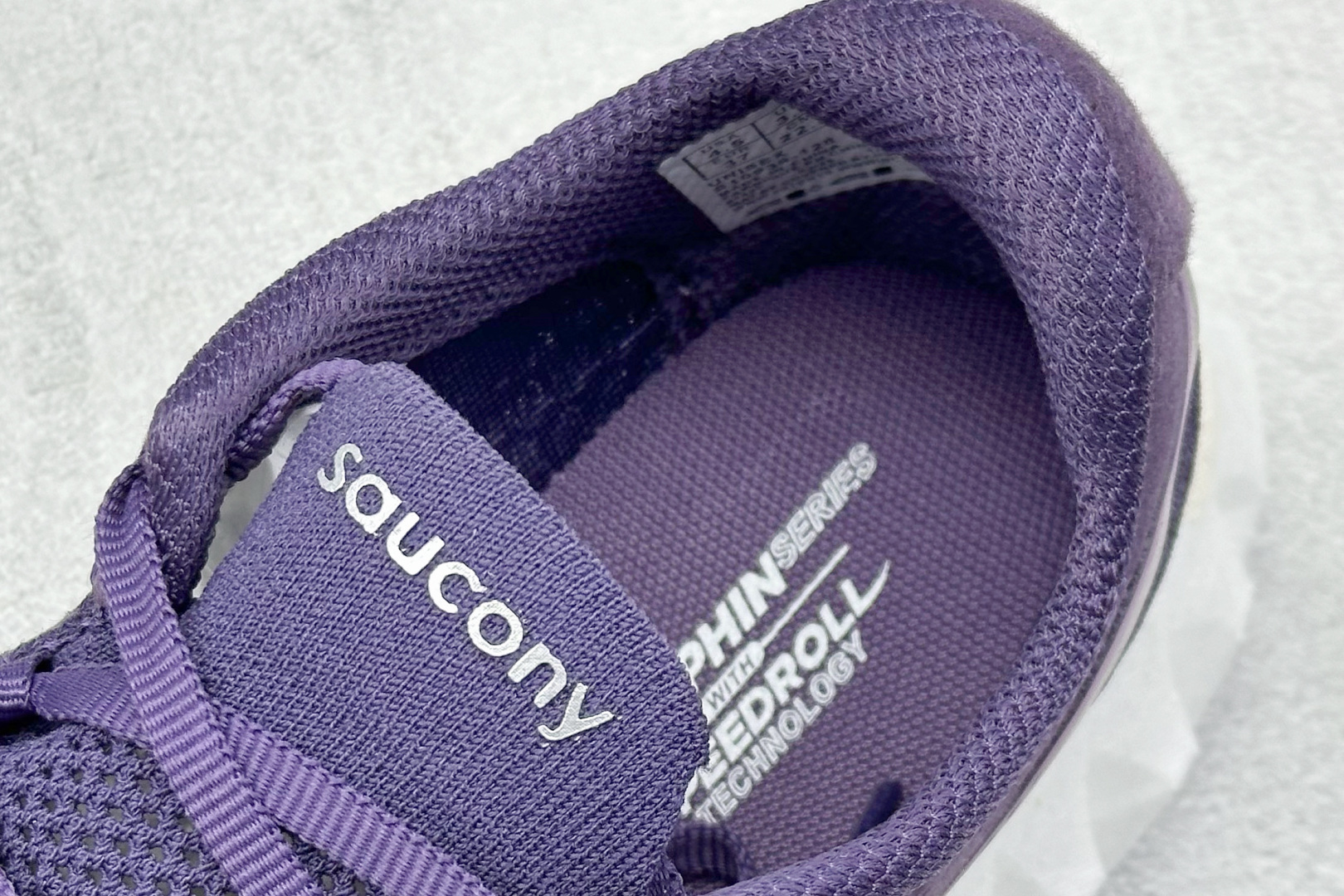 终端放店
YB版 Saucony Triumph PRO 4 旗舰级缓震型跑鞋
更换板材PWRRUN
