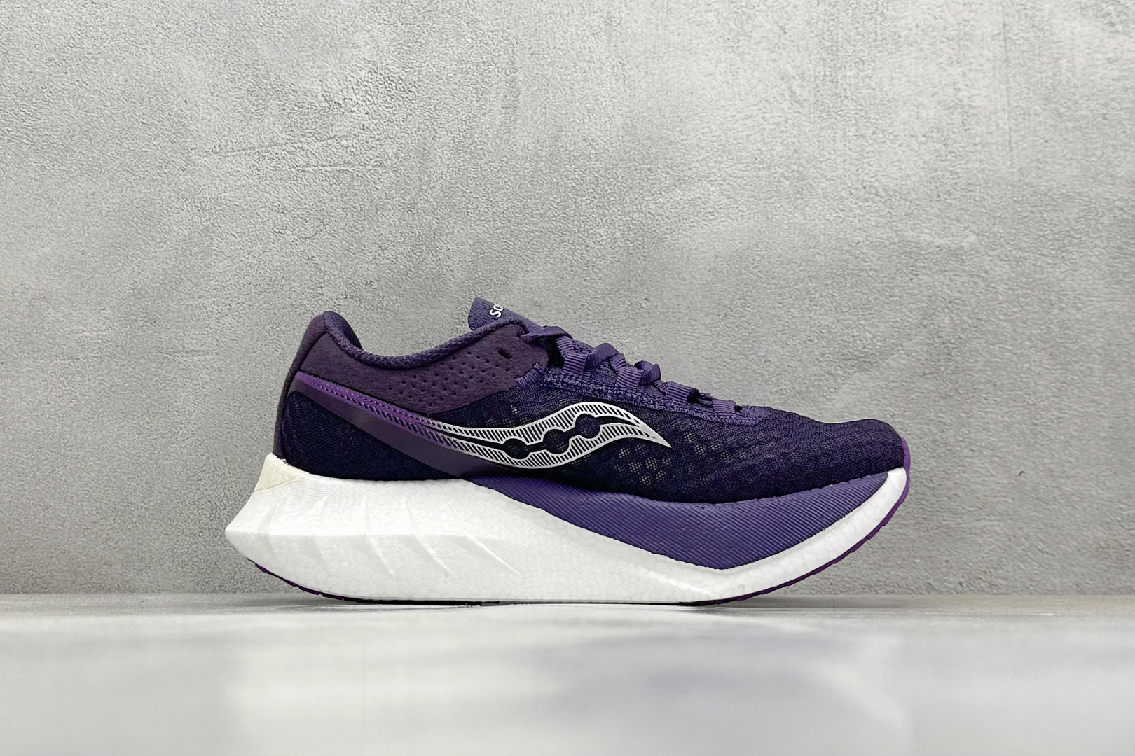 终端放店
YB版 Saucony Triumph PRO 4 旗舰级缓震型跑鞋
更换板材PWRRUN