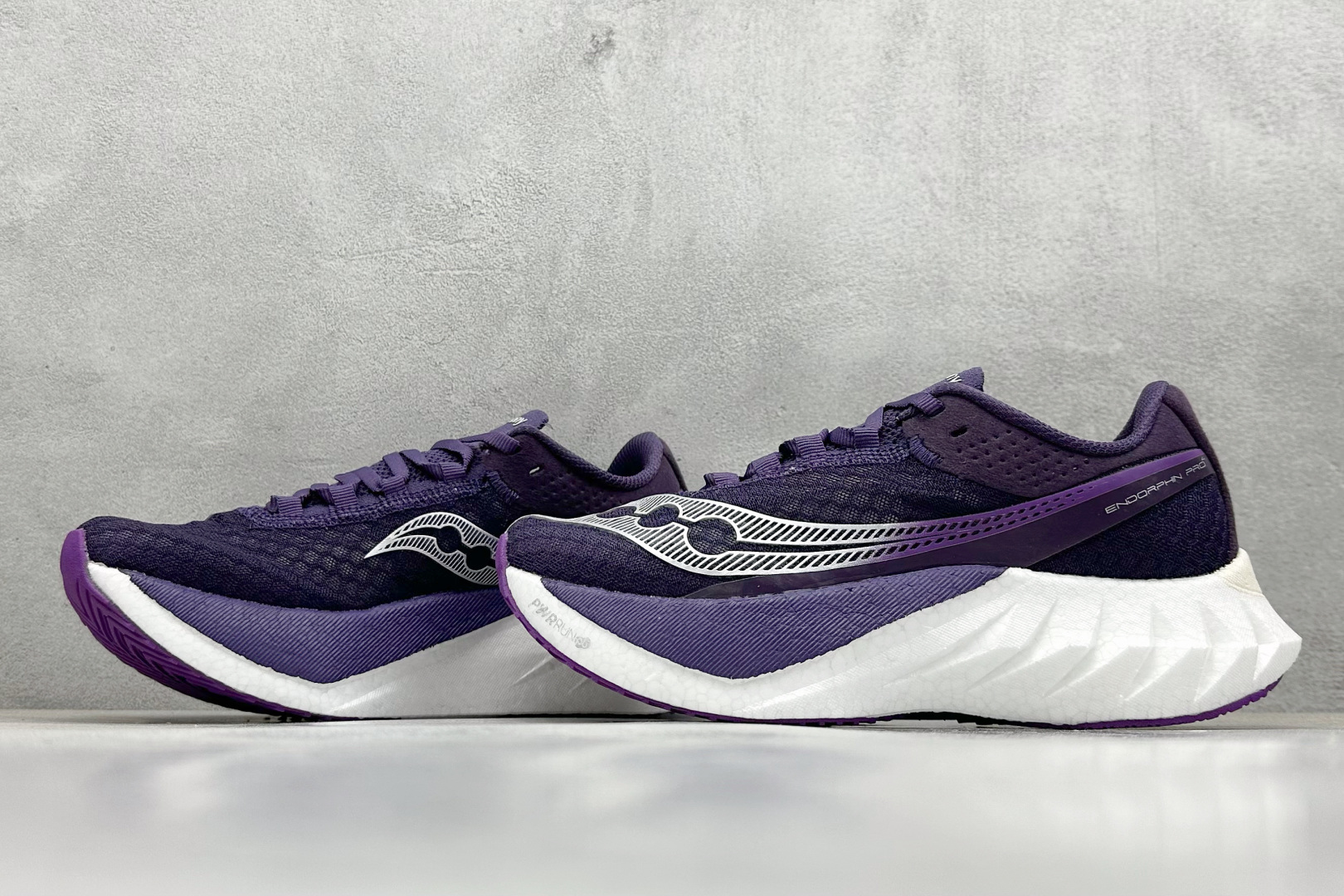 终端放店
YB版 Saucony Triumph PRO 4 旗舰级缓震型跑鞋
更换板材PWRRUN
