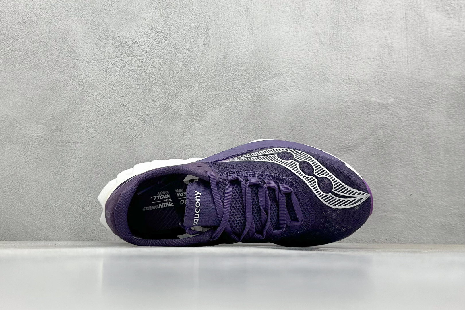 终端放店
YB版 Saucony Triumph PRO 4 旗舰级缓震型跑鞋
更换板材PWRRUN