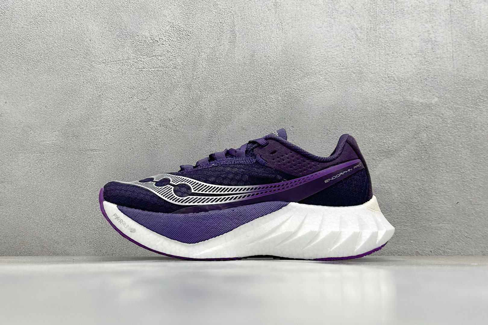 终端放店
YB版 Saucony Triumph PRO 4 旗舰级缓震型跑鞋
更换板材PWRRUN