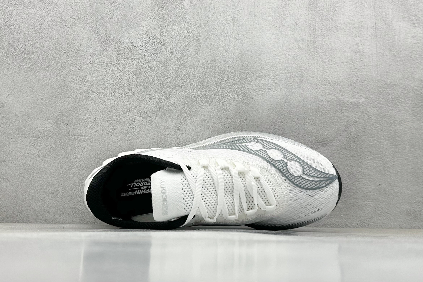 终端放店
YB版 Saucony Triumph PRO 4 旗舰级缓震型跑鞋
更换板材PWRRUN