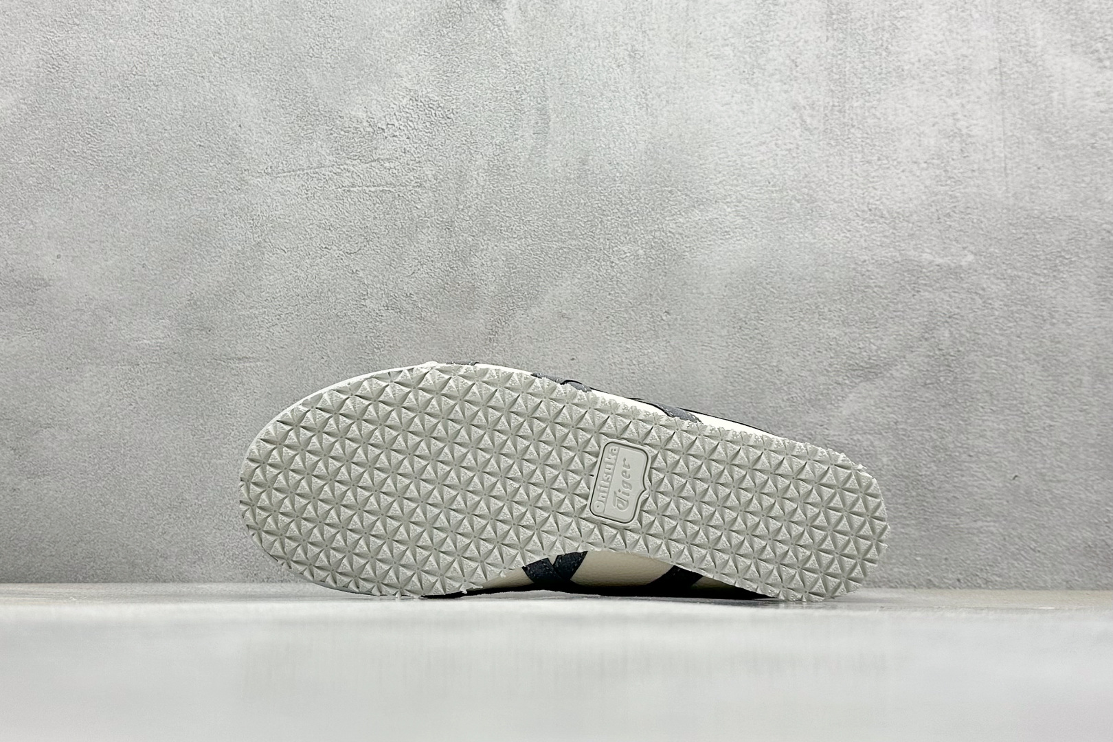  终端放店
SF版 鬼塚虎/Onitsuka Tiger Mexico 66®经典墨西哥系列低帮复古经典