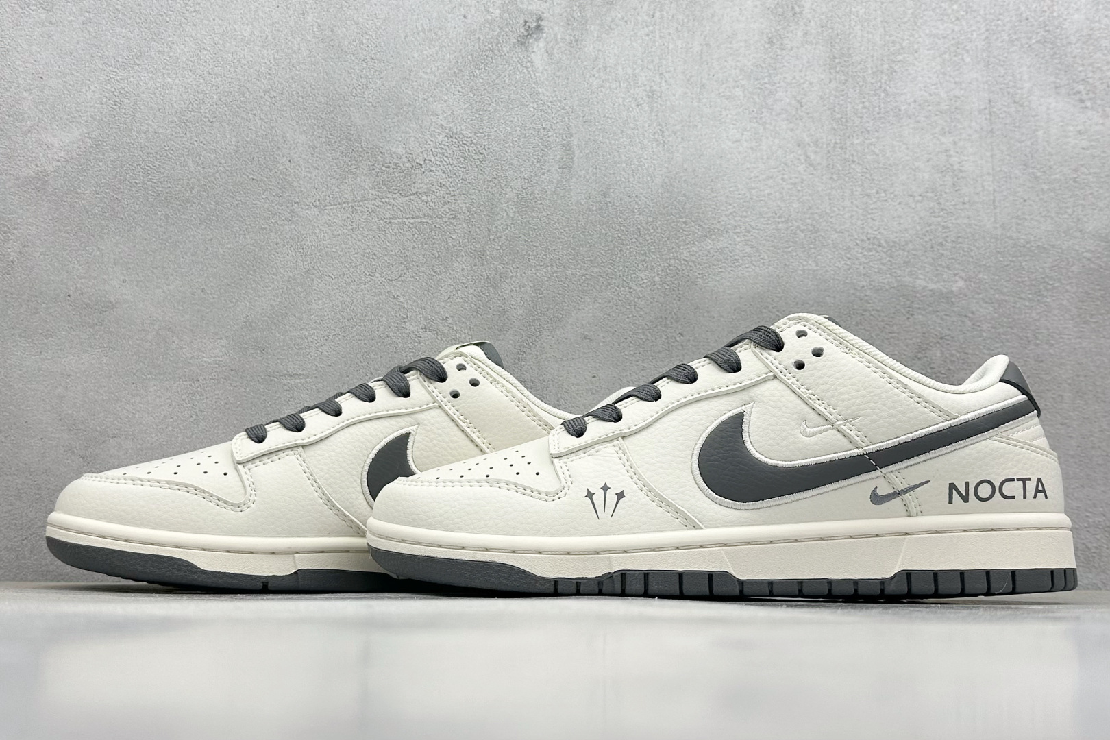 福利特价 终端放店
XC版 Nike SB Dunk Low x NOCTA 白灰双小钩
纯原大厂出品 