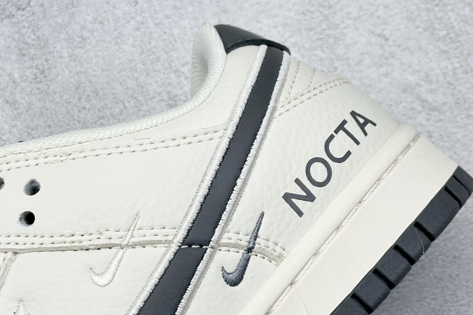福利特价 终端放店
XC版 Nike SB Dunk Low x NOCTA 白灰双小钩
纯原大厂出品 