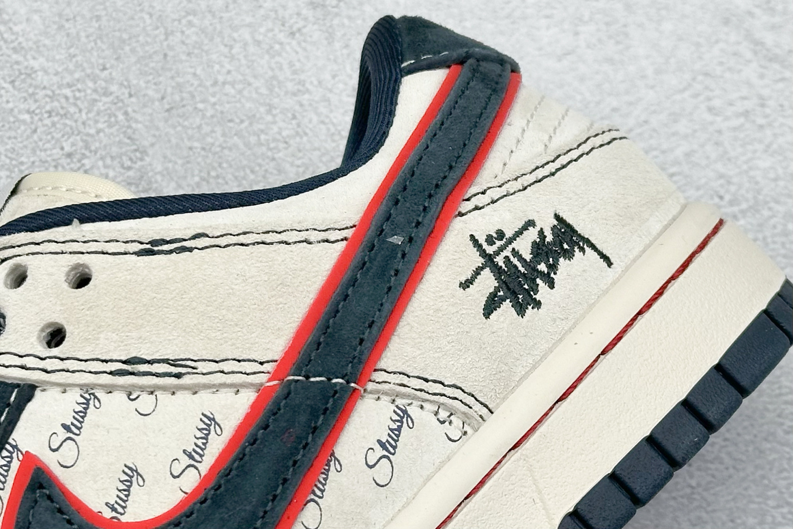 福利特价 终端放店
XC版 Nike SB Dunk Low x Stussy 灰深蓝
纯原大厂出品 极