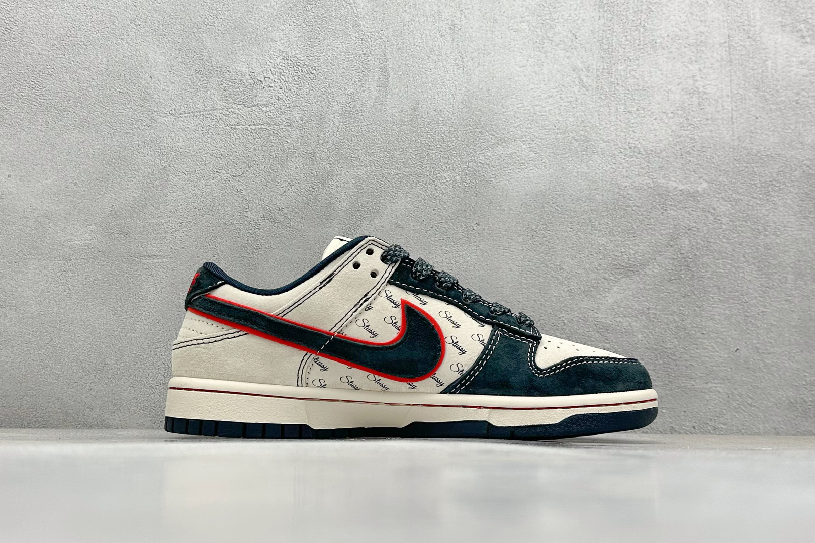 福利特价 终端放店
XC版 Nike SB Dunk Low x Stussy 灰深蓝
纯原大厂出品 极