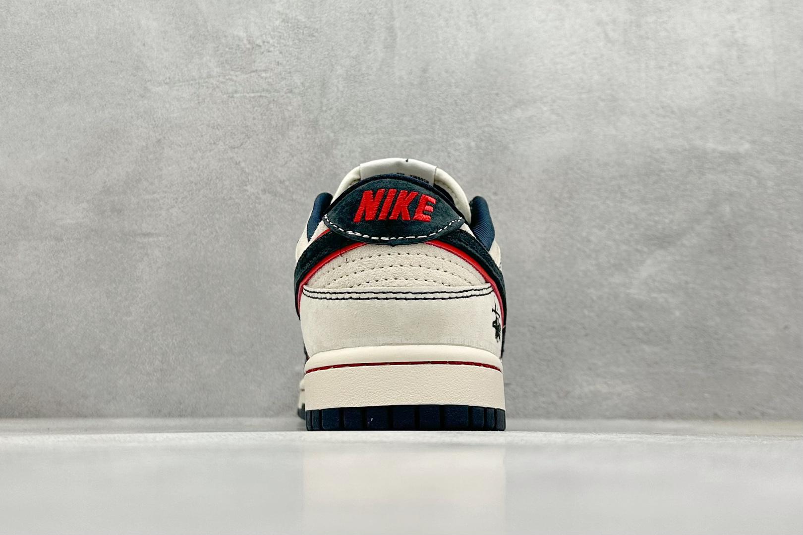 福利特价 终端放店
XC版 Nike SB Dunk Low x Stussy 灰深蓝
纯原大厂出品 极