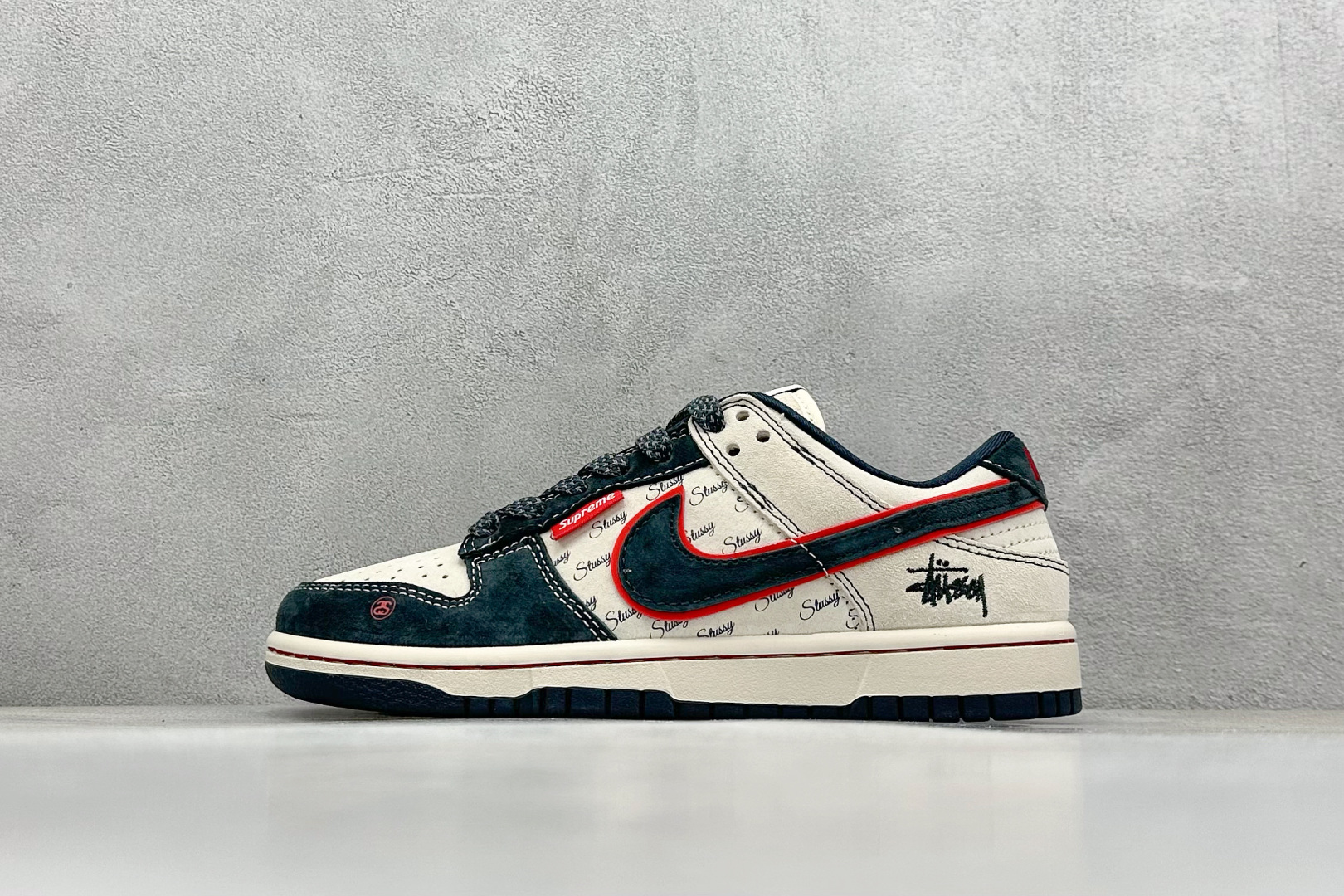 福利特价 终端放店
XC版 Nike SB Dunk Low x Stussy 灰深蓝
纯原大厂出品 极