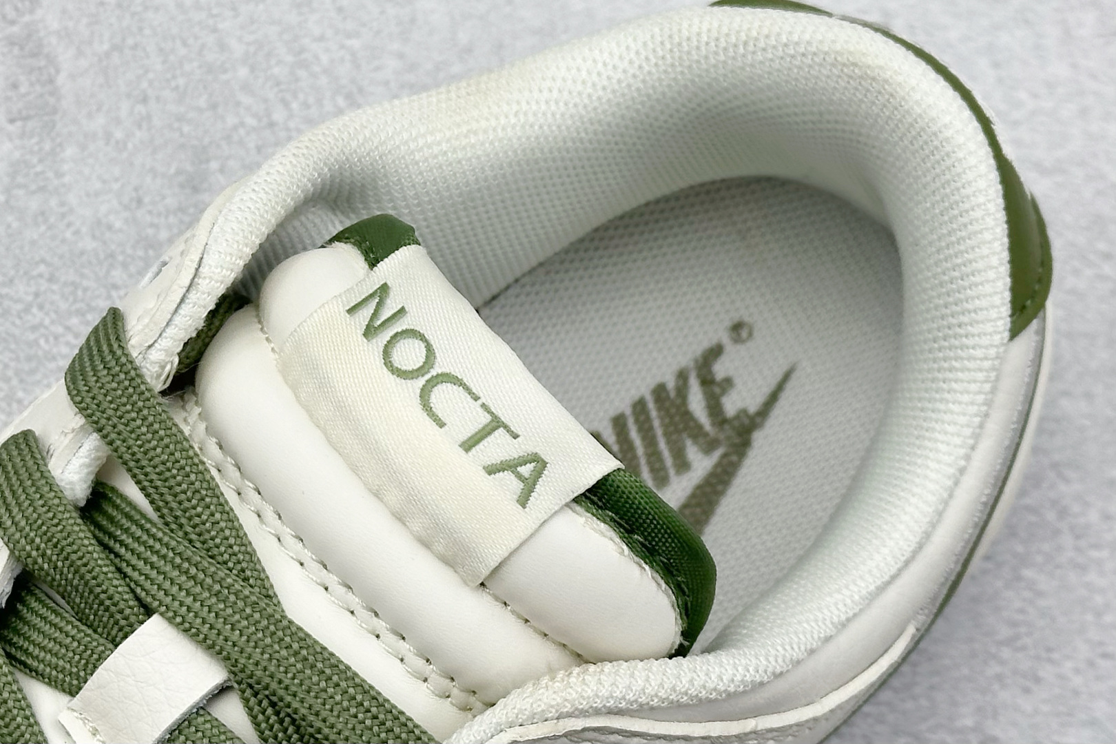 福利特价 终端放店
XC版 Nk SB Dunk Low NOCTA-米白绿勾 周年高端定制 低帮休闲板