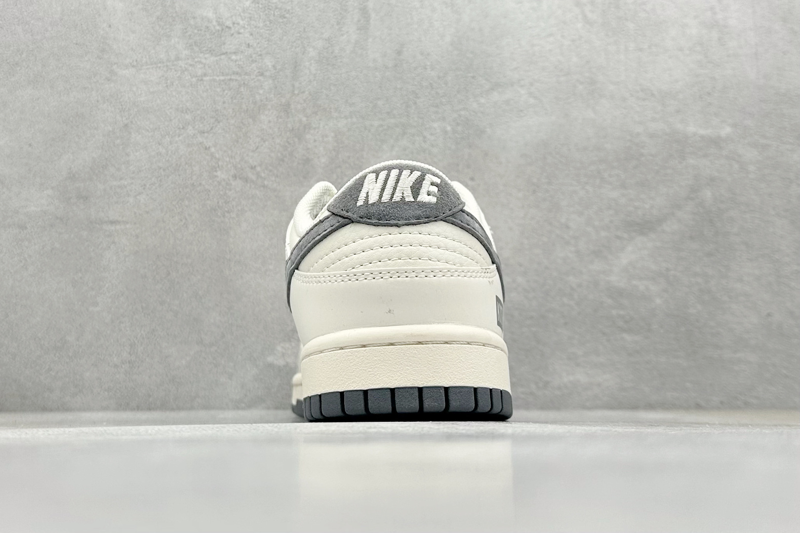 福利特价 终端放店
XC版 Nike SB Dunk Low KITH联名
纯原大厂出品 极力推荐
原装