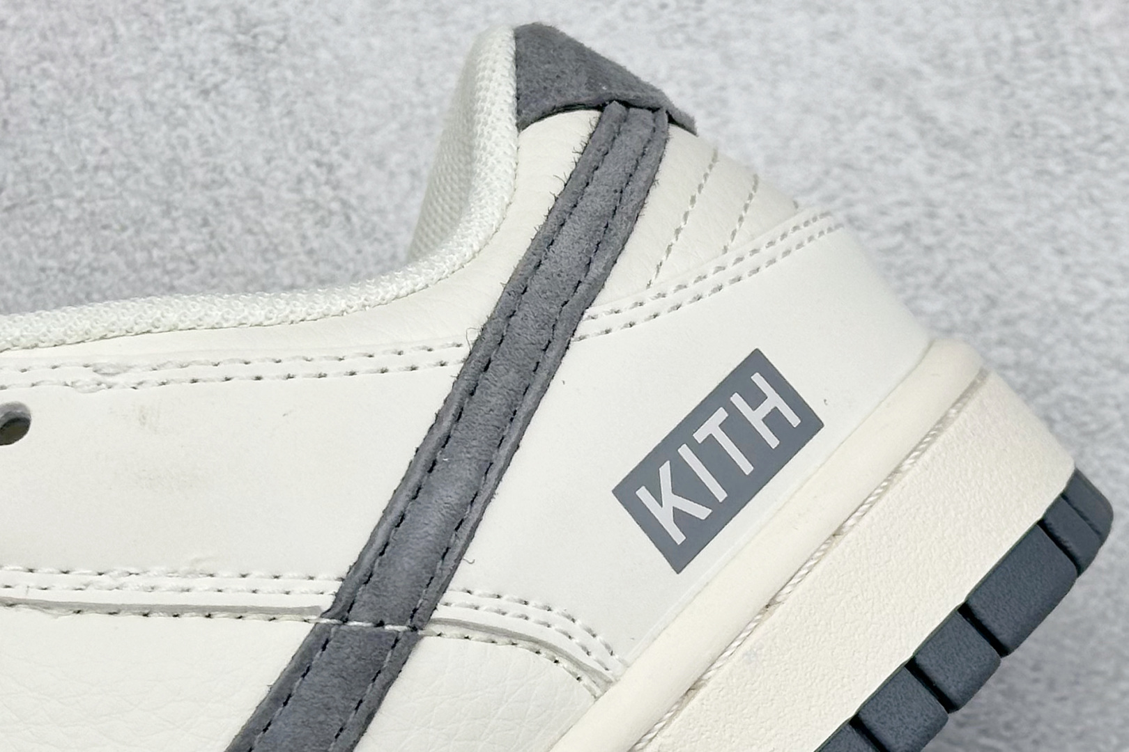 福利特价 终端放店
XC版 Nike SB Dunk Low KITH联名
纯原大厂出品 极力推荐
原装