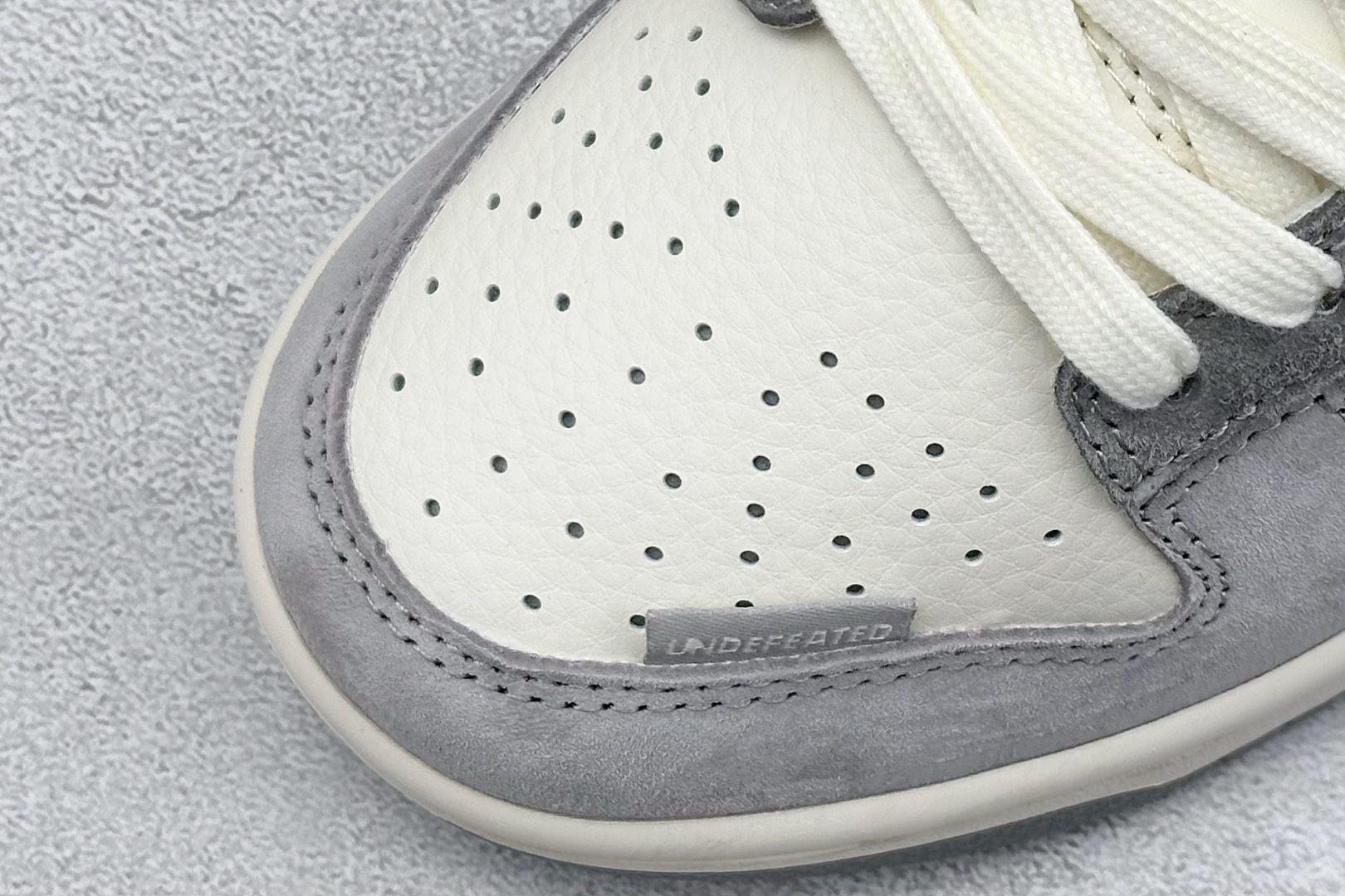 福利特价 终端放店
XC版 Nk SB Dunk Low UN系列-钻石灰勾 周年高端定制 低帮休闲板鞋
