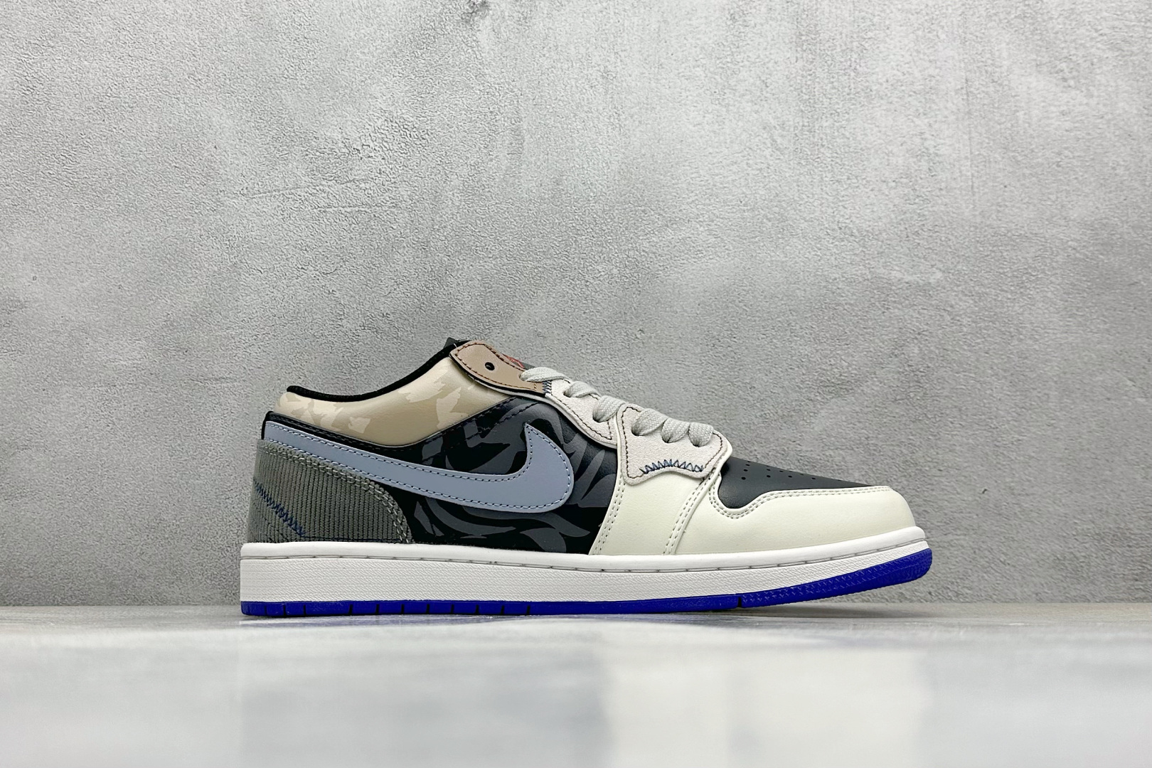  终端放店
FS版 Air Jordan 1 Low 跃天际浅激情
整体围绕熊猫恶作剧乘浪钓手主题设计，
