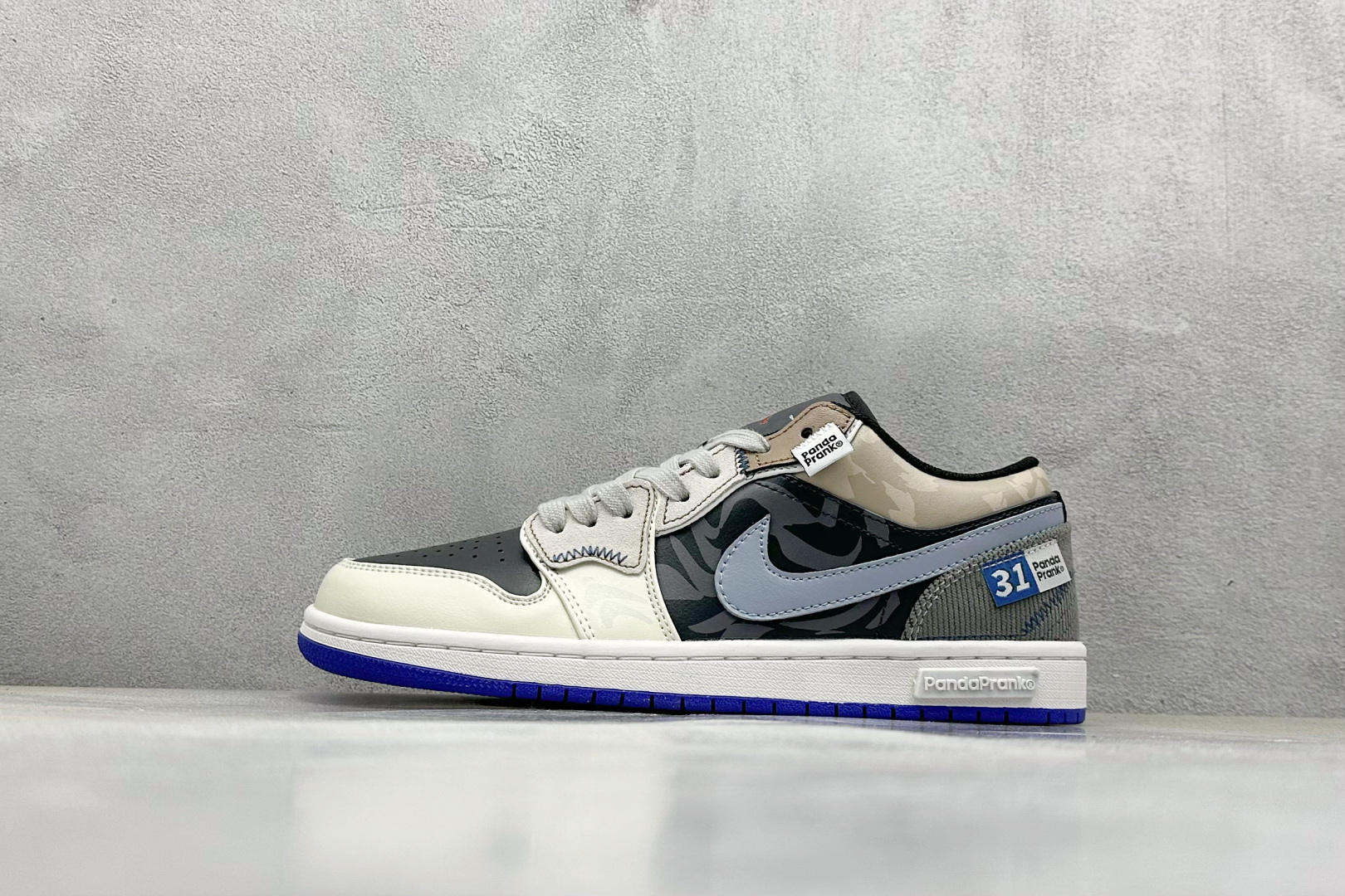  终端放店
FS版 Air Jordan 1 Low 跃天际浅激情
整体围绕熊猫恶作剧乘浪钓手主题设计，